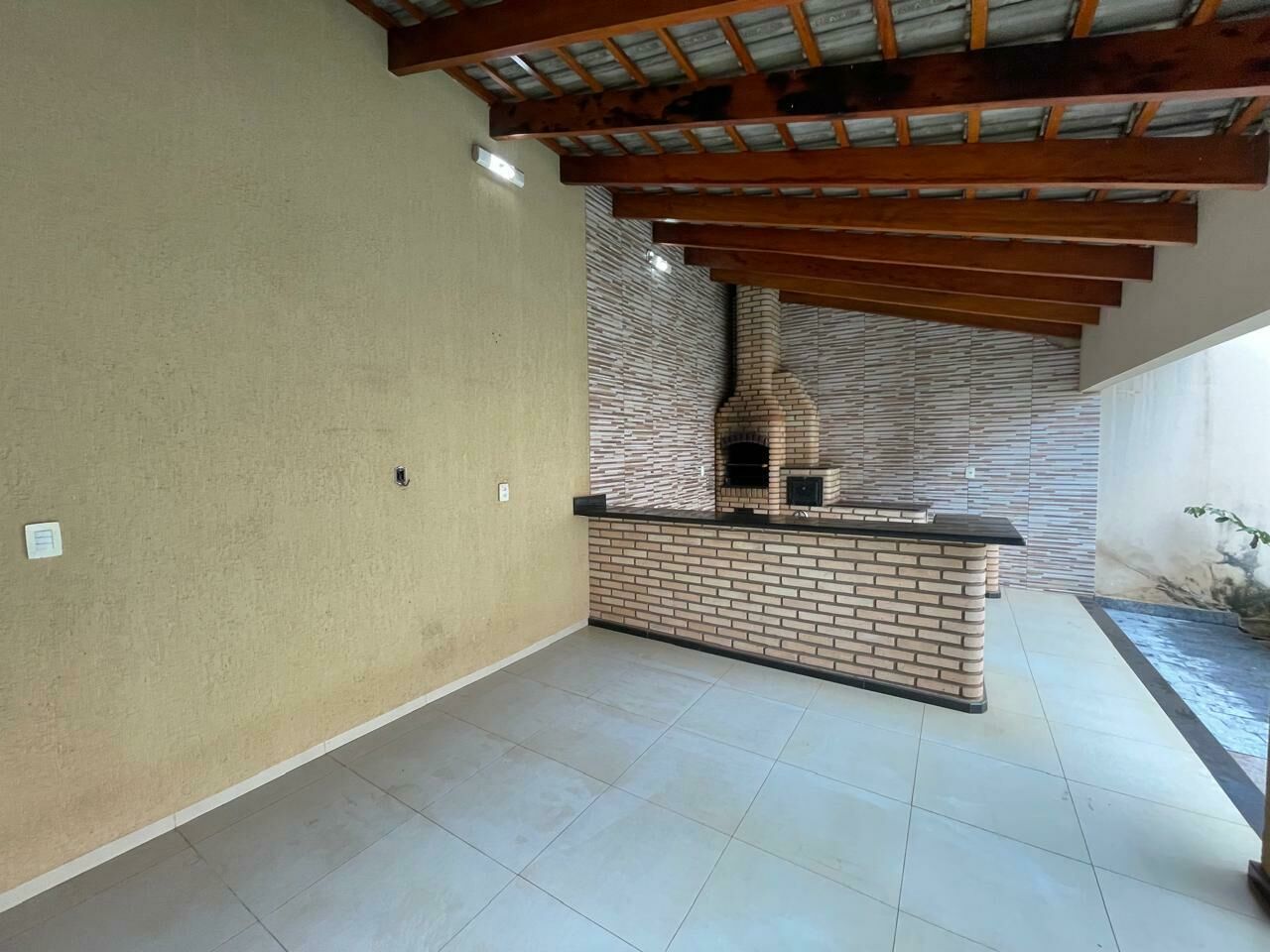 Imagem do VENDA - CASA NO CENTRO , AVENIDA PRINCIPAL ( ILDEFONSO CARNEIRO )